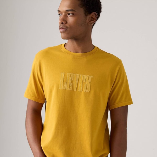 LEVI'S® MEN'S RELAXED FIT GRAPHIC TEE - Serif Golden Yellow
